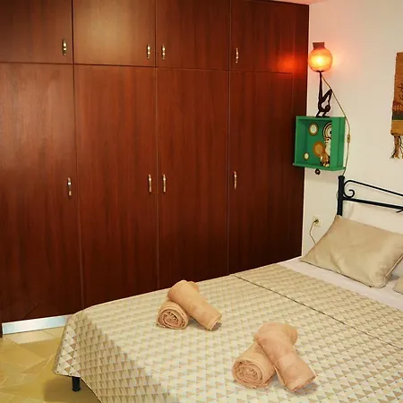 Ambrosia House Holiday home Tsairi