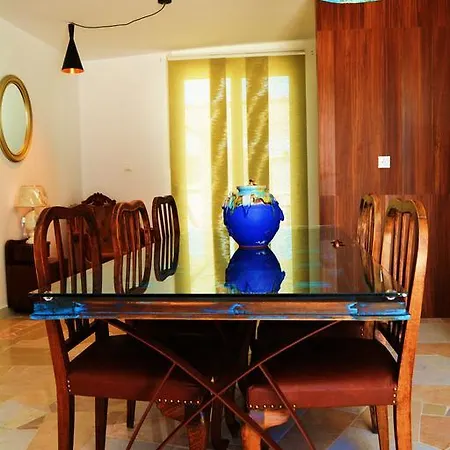 Ambrosia House Nyaraló Tsairi