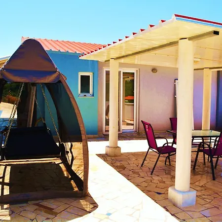 Ambrosia House Tsairi